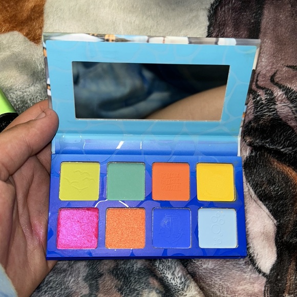 FINDING NEMO EYESHADOW PALLET - Picture 2 of 4